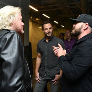 946104292.jpg 946104292.jpg