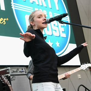 946330142.jpg 946330142.jpg