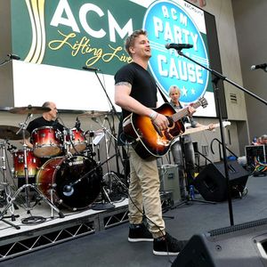 946330860.jpg 946330860.jpg