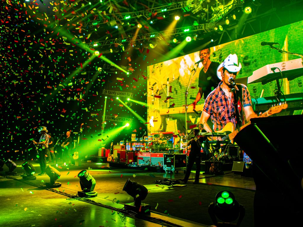 Brad Paisley and Band Together Again! With “Bud Light Seltzer