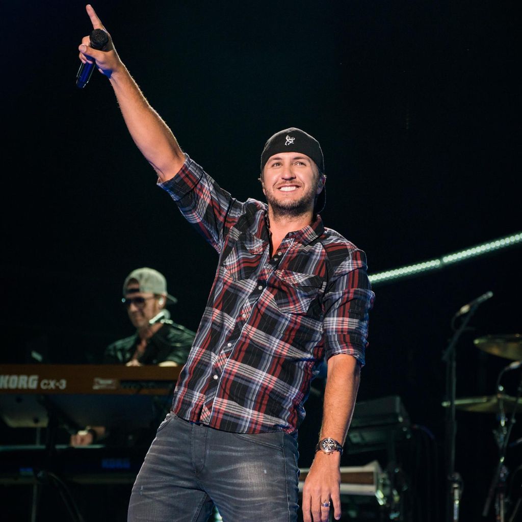 luke bryan farm tour live