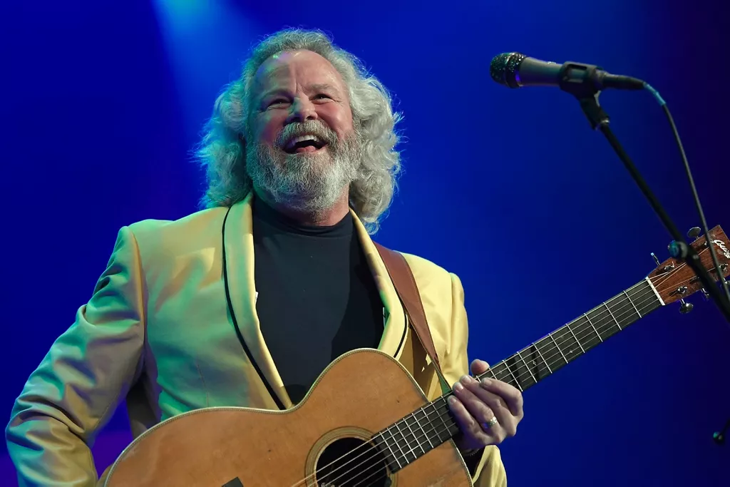 Robert Earl Keen Plots Christmas Tour, Livestream Concert
