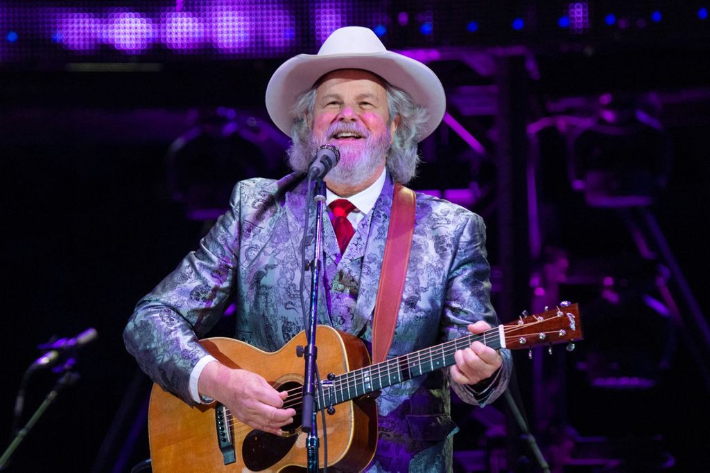 Robert Earl Keen to Play SocialDistanced Shows at Texas Club
