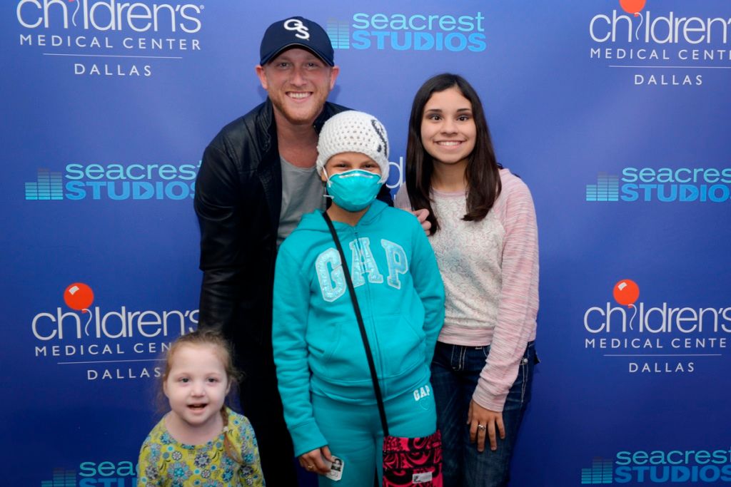 Country Star Cole Swindell Serenades Fans In Seacrest Studios