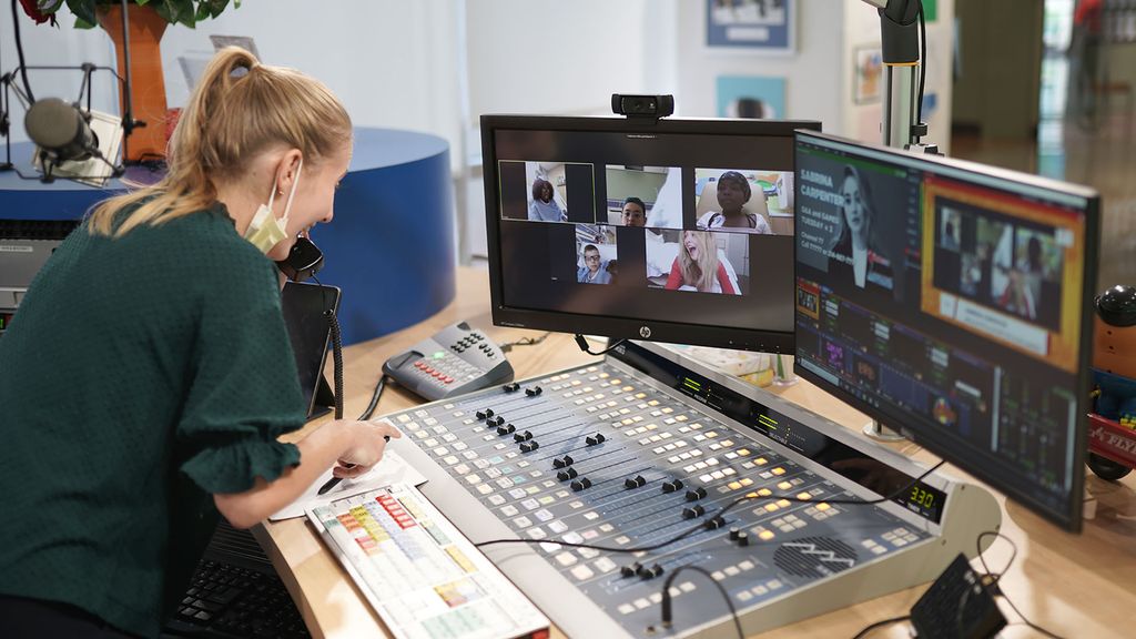 Dallas Patient Wows Sabrina Carpenter with Personal Performance