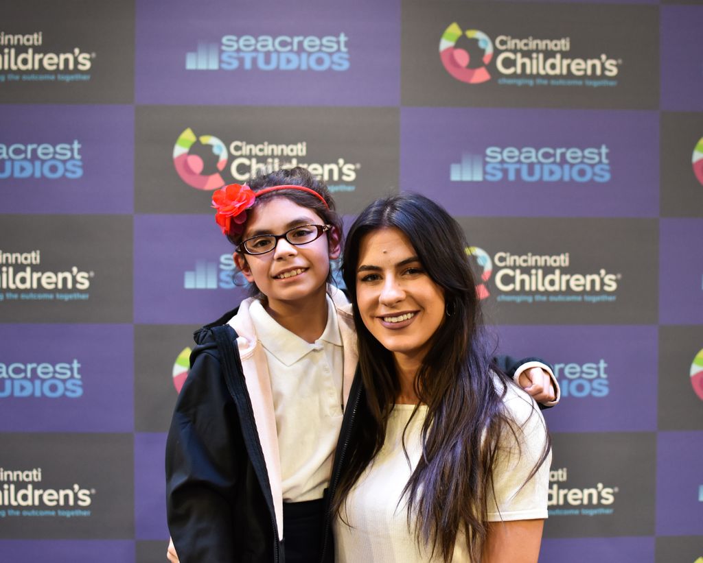 Kassi Ashton Performs For Patients At Cincinnati Childrens