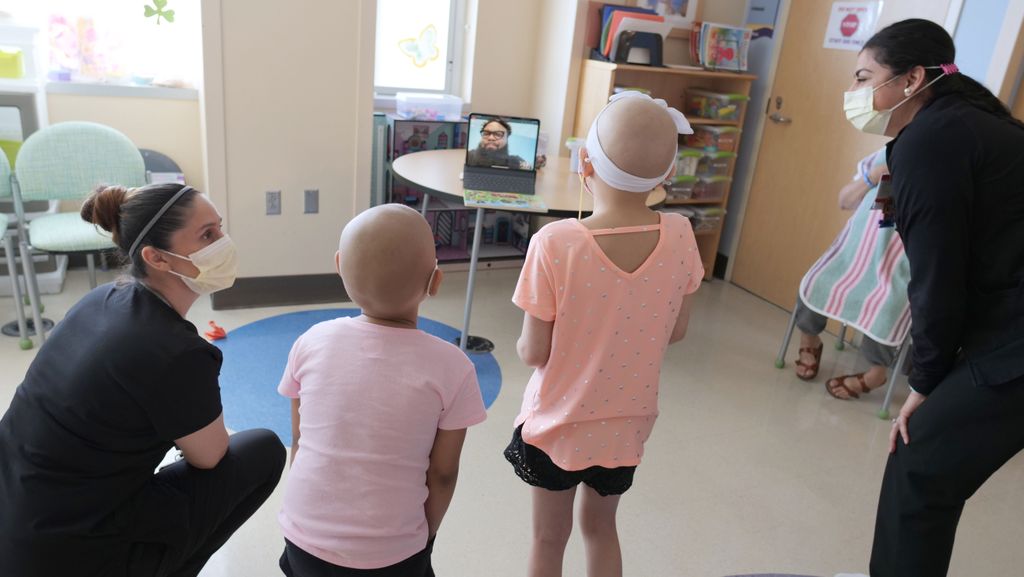 Blanco Brown Inspires Dallas Patients to “Git Up” and Dance!