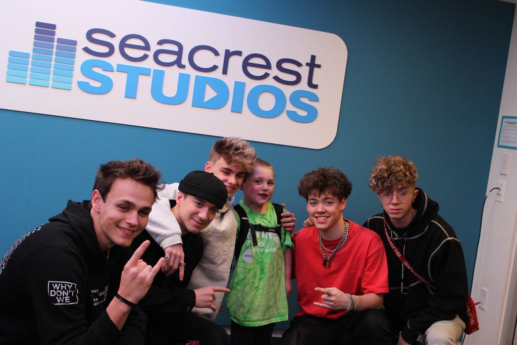 Why Dont We Flosses With Fans In Boston!