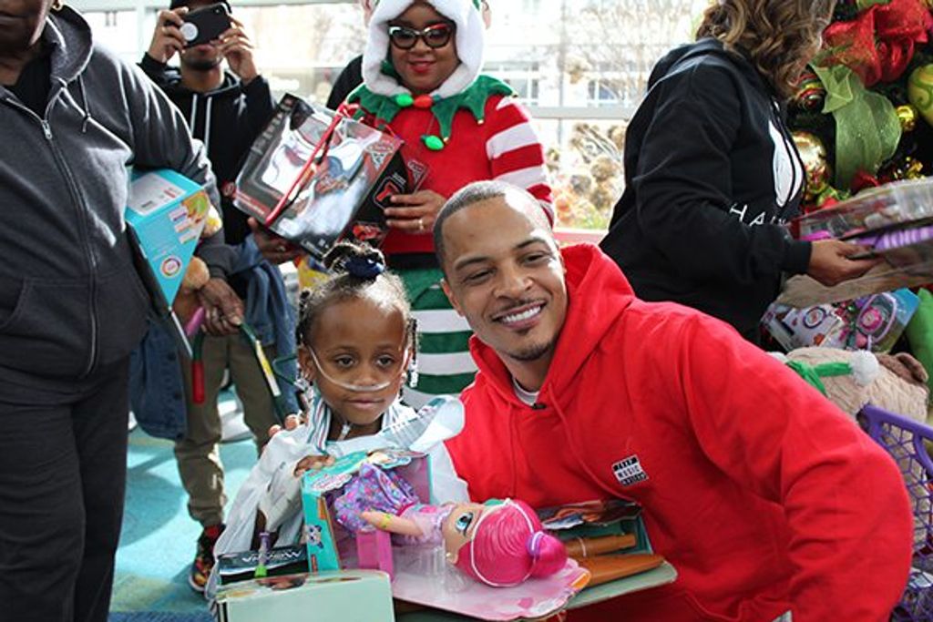 T.I. Brings Christmas Cheer To Children's Healthcare Of Atlanta!