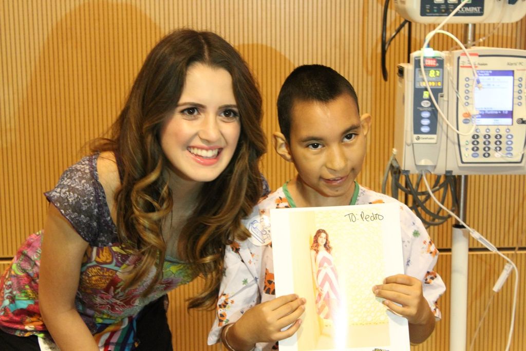 Laura Marano Talks To Patients About 'Austin & Ally'