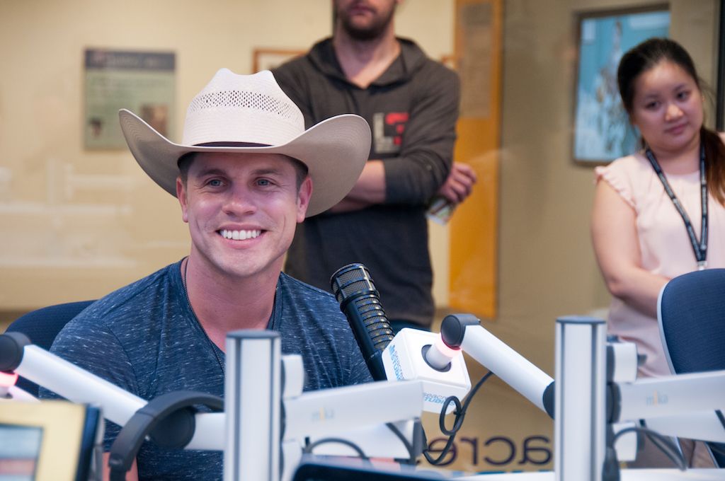 Dustin Lynch Sings For Patients At Seacrest Studios Boston