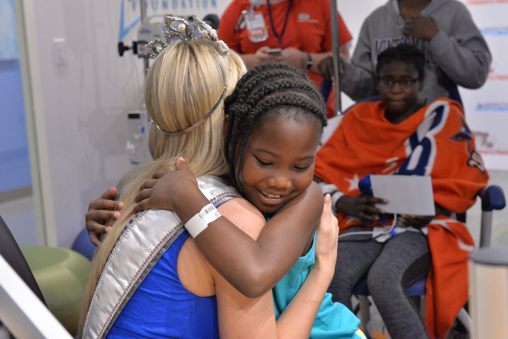 Miss USA Celebrates 4th of July with Patients at Children's National!