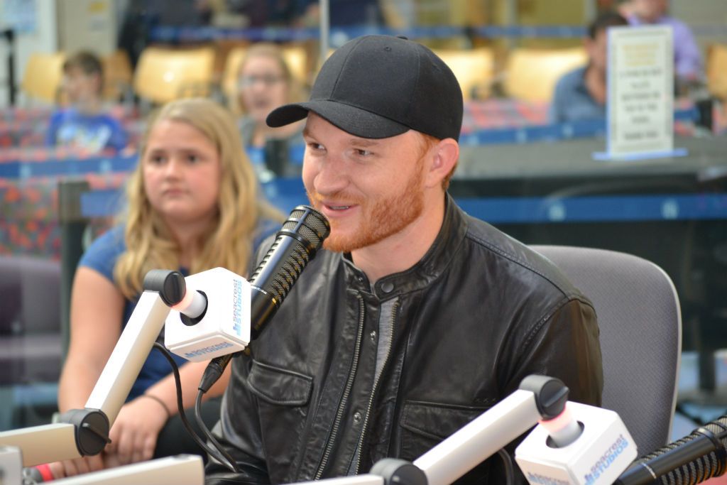 Eric Paslay Performs his hit song "Angels In This Town" for Patients in Philadelphia!