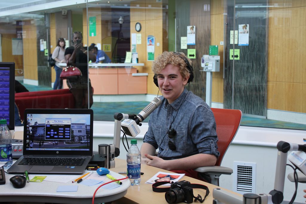 Blake Cooper Stops by Seacrest Studios at Children's Healthcare of Atlanta!