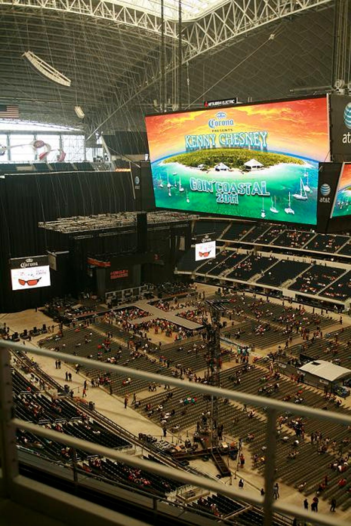 fans arriving fans arriving