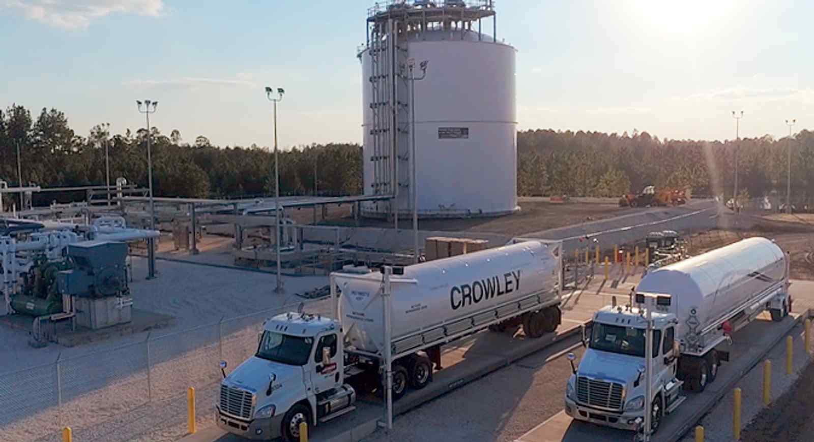 Crowley Loads First LNG into ISO Tank Container at Eagle LNG Partners’ New Plant