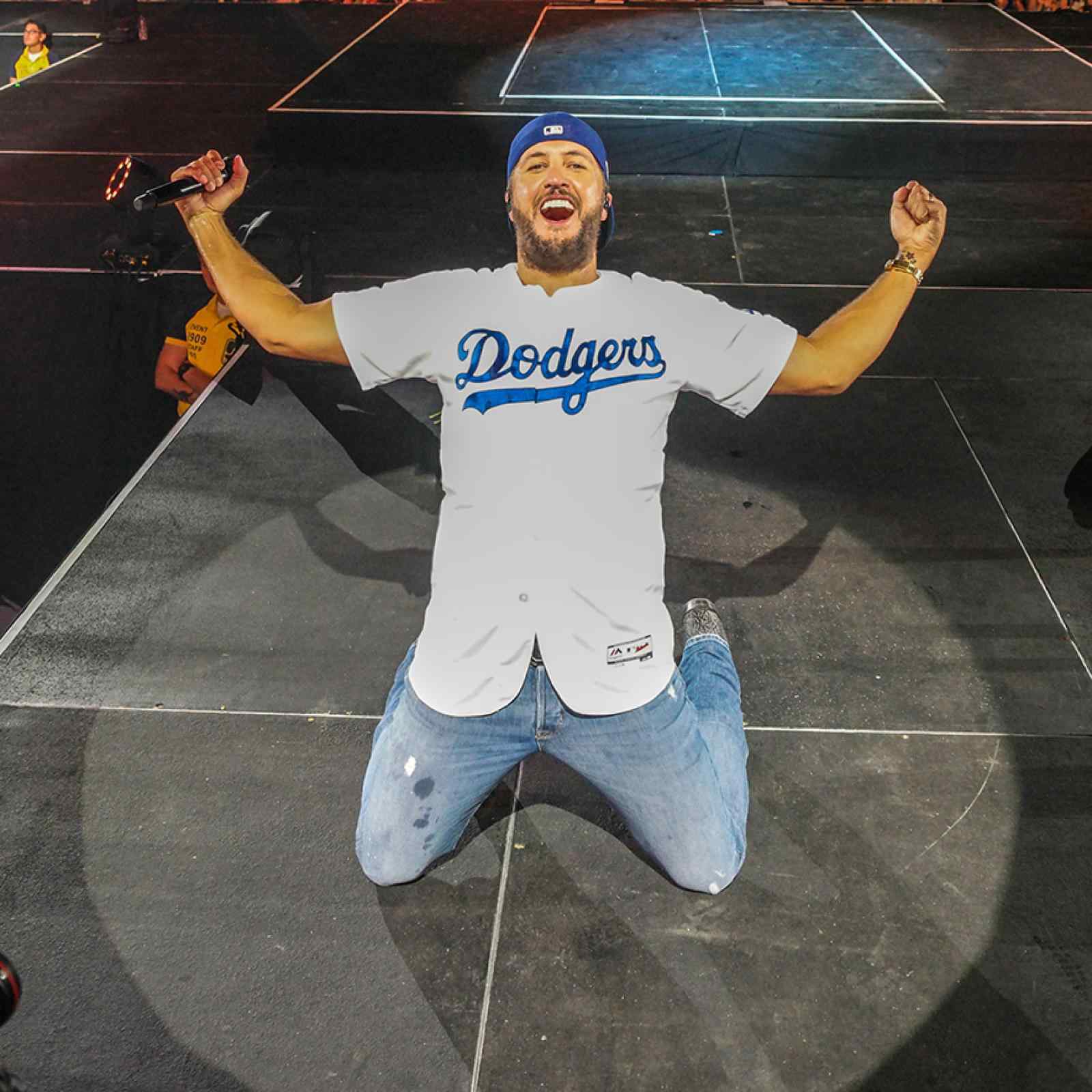 LUKE HEADLINES SOLD-OUT CONCERT AT DODGER STADIUM