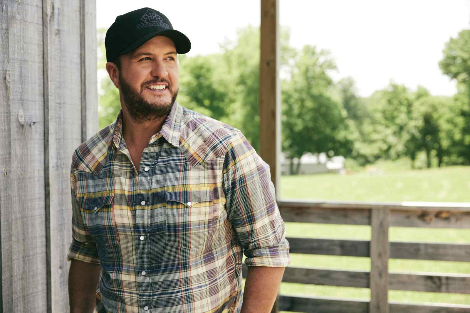 Luke Bryan Premieres Brand New Single at Country Radio Today! “Country On”