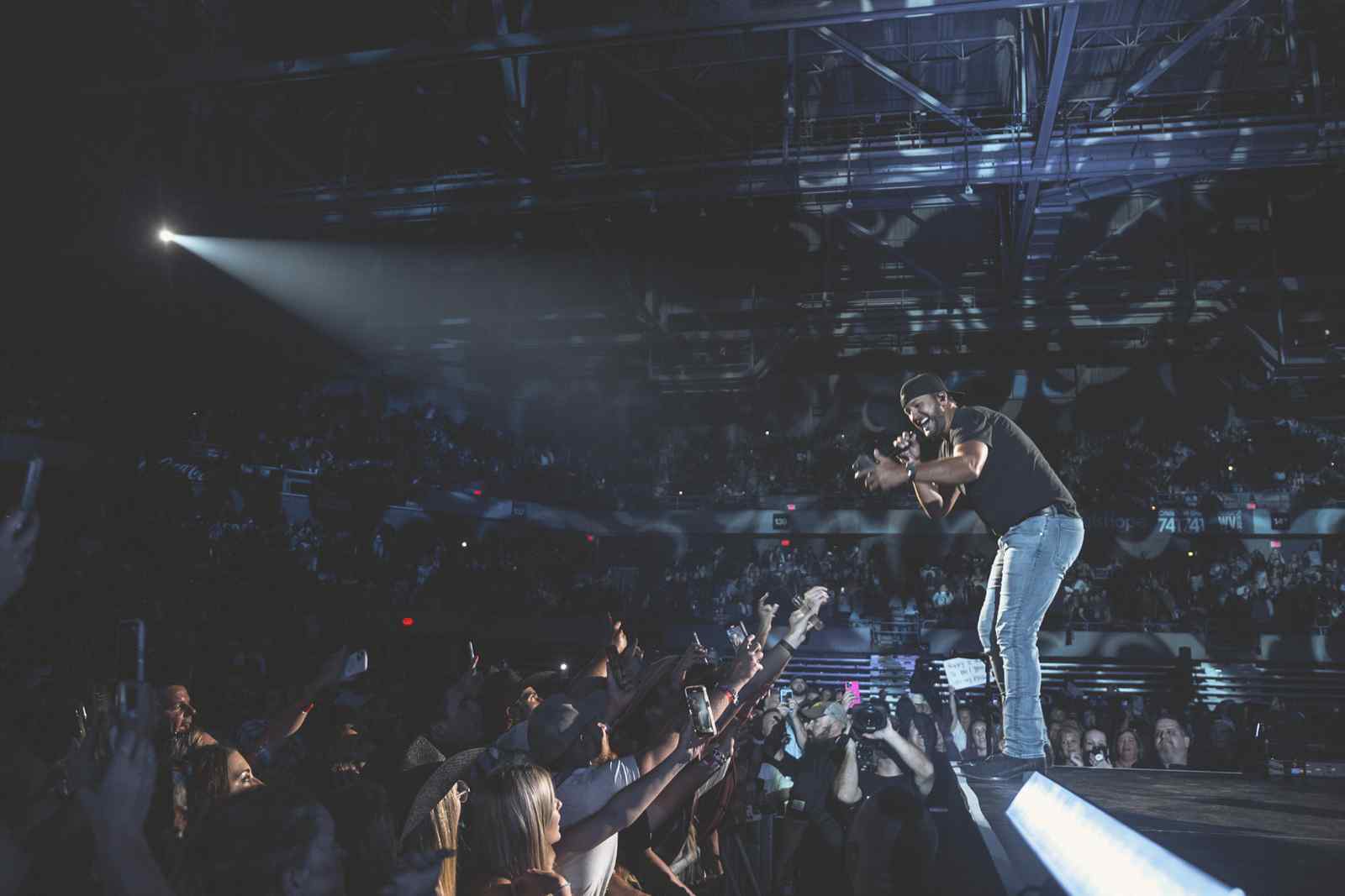 Luke Bryan Launches RAISED UP RIGHT TOUR with Sold-Out Concert