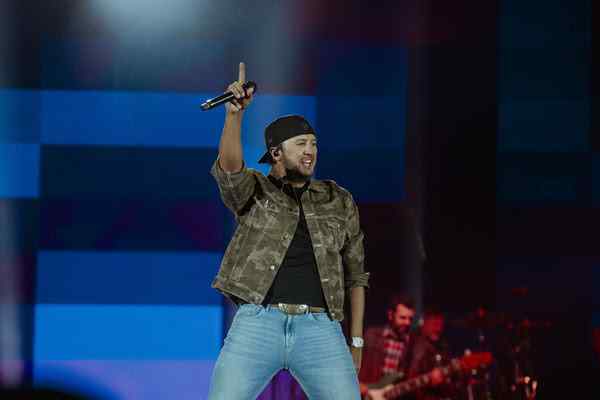 Luke Bryan Launches &ldquo;Word On The Street Tour&rdquo; with Back-to-Back Sold-Out Shows