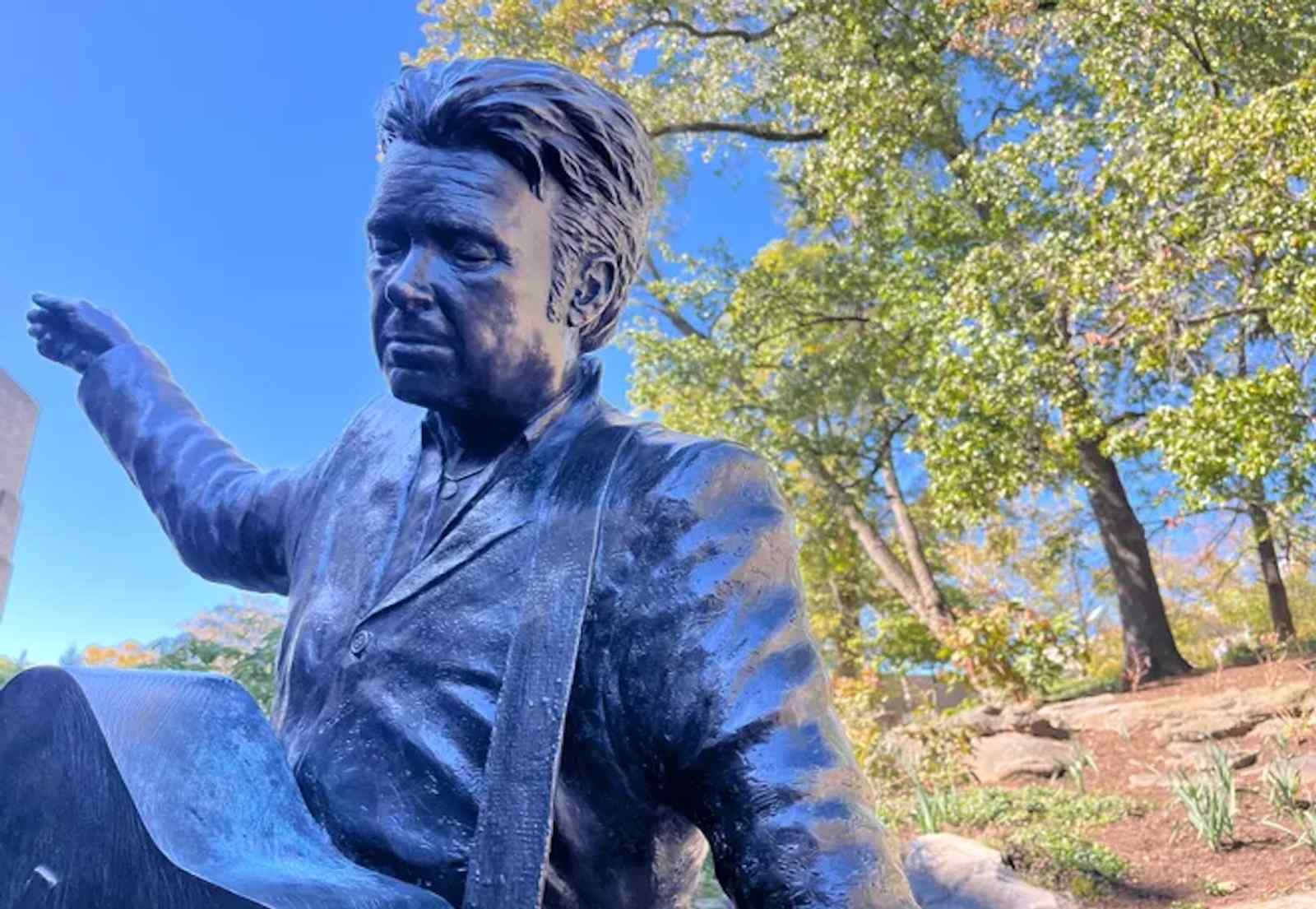 Indianapolis Star:: 'Luckiest Guy In the world': Sculpture of John Mellencamp unveiled at IU Bloomingto   n