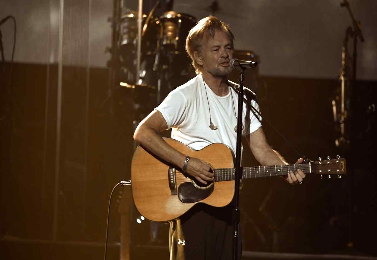 Parade.com: Iconic &rsquo;80s Rock Singer Calls Out Audience for Messing Up No.1 Hit at Concert