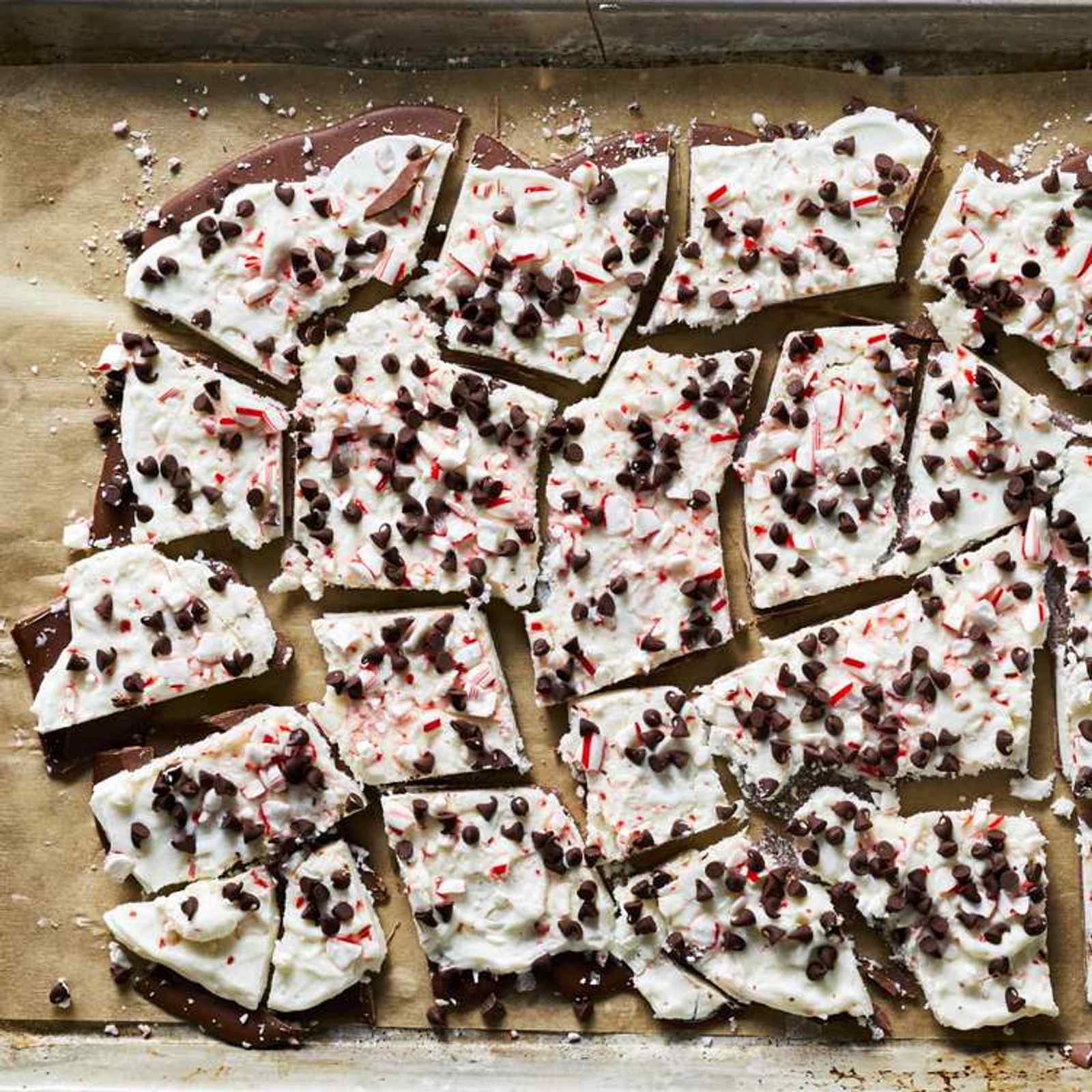 Peppermint-Chocolate Greek Yogurt Bark