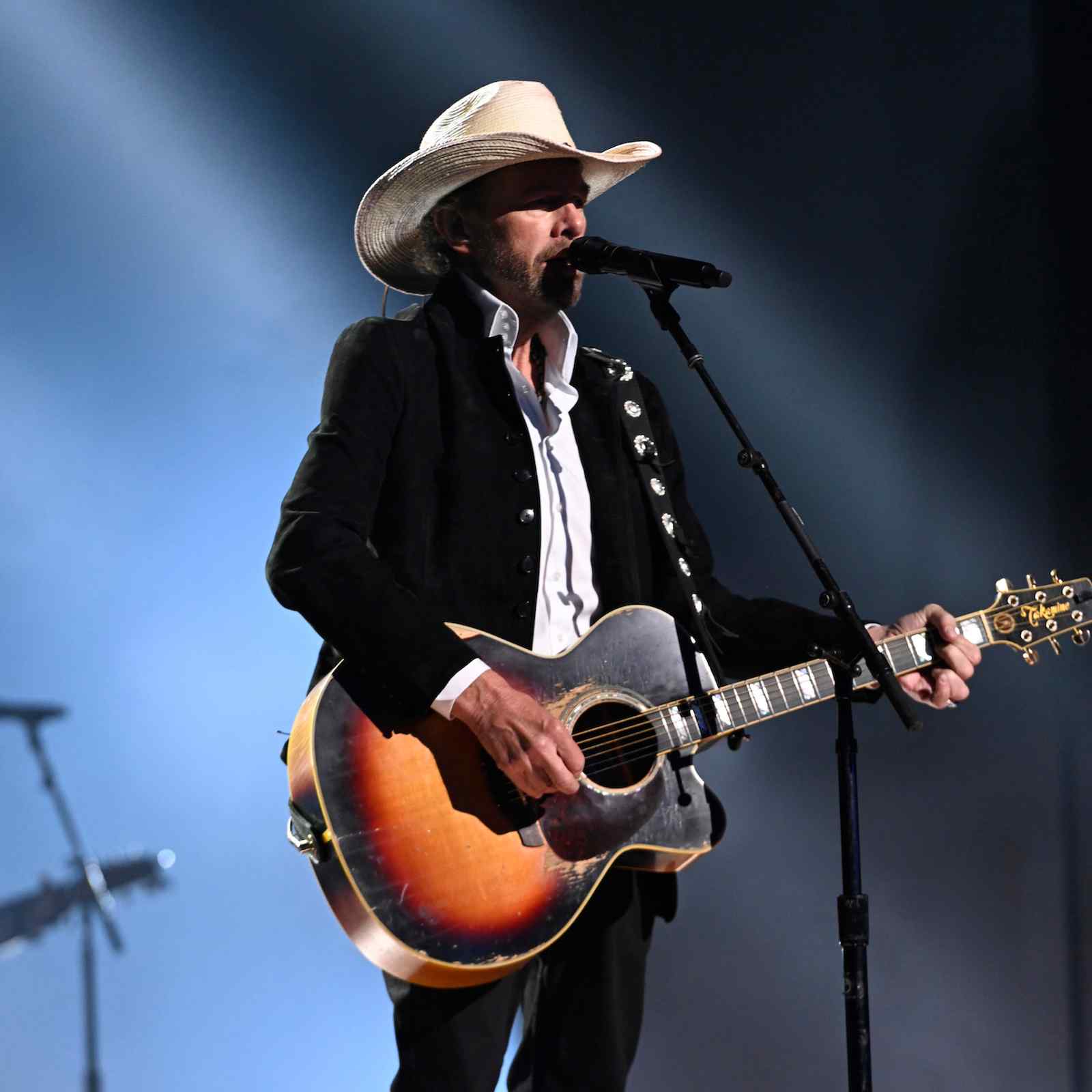 Toby Keith Tops The Charts  For Second Week