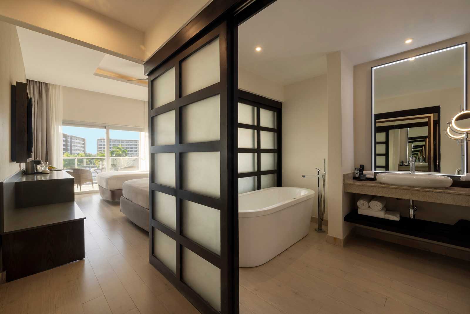 ROYALTON LUXURY OCEAN VIEW DIAMOND CLUB