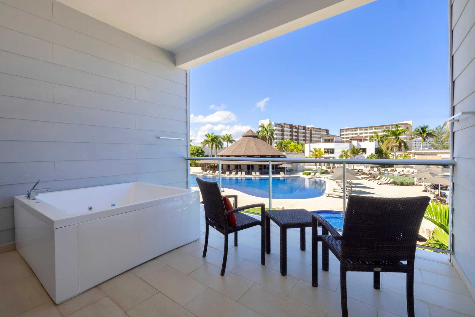 ROYALTON LUXURY OCEAN VIEW JUNIOR SUITE JACUZZI TERRACE DIAMOND CLUB