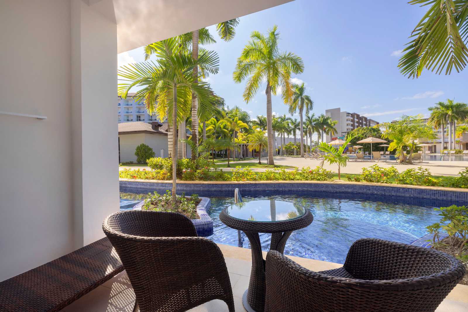 ROYALTON LUXURY JUNIOR SUITE SWIM OUT DIAMOND CLUB