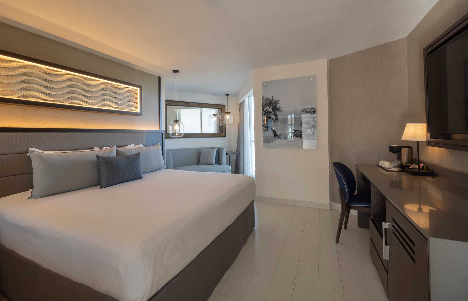 ROYALTON LUXURY ROOM 