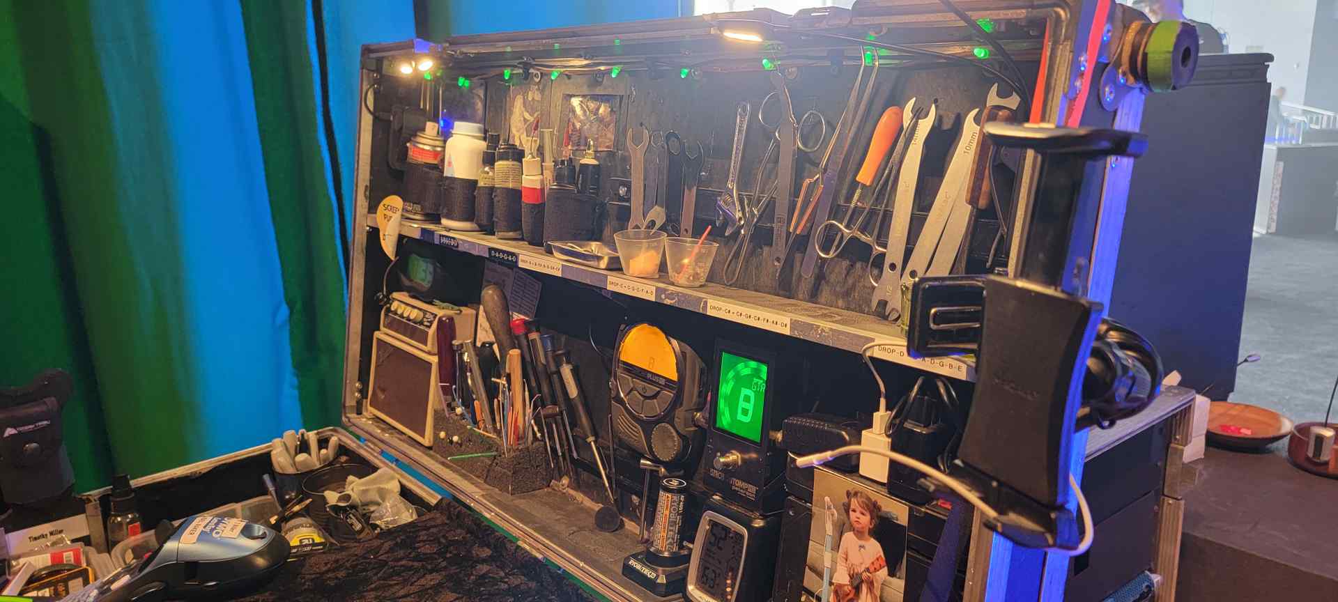 Lynyrd Skynyrd_ Guitar Tech Shop.jpg Lynyrd Skynyrd_ Guitar Tech Shop.jpg