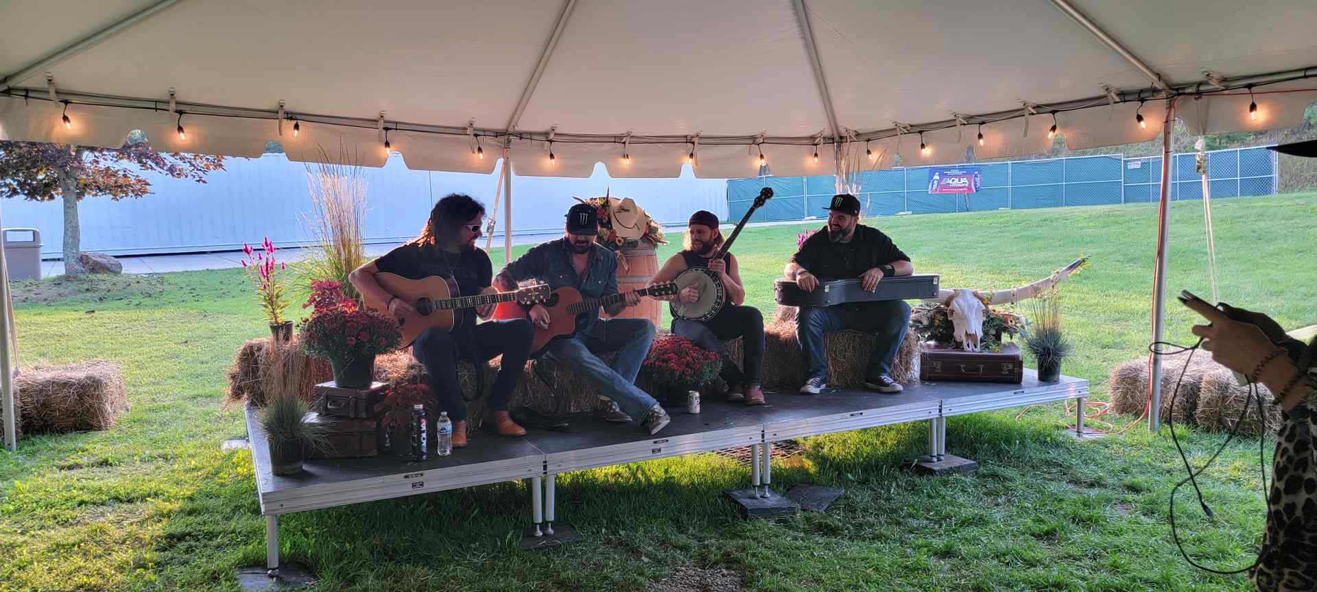 Rick Monroe and the Hitmen_2.jpg Rick Monroe and the Hitmen_2.jpg