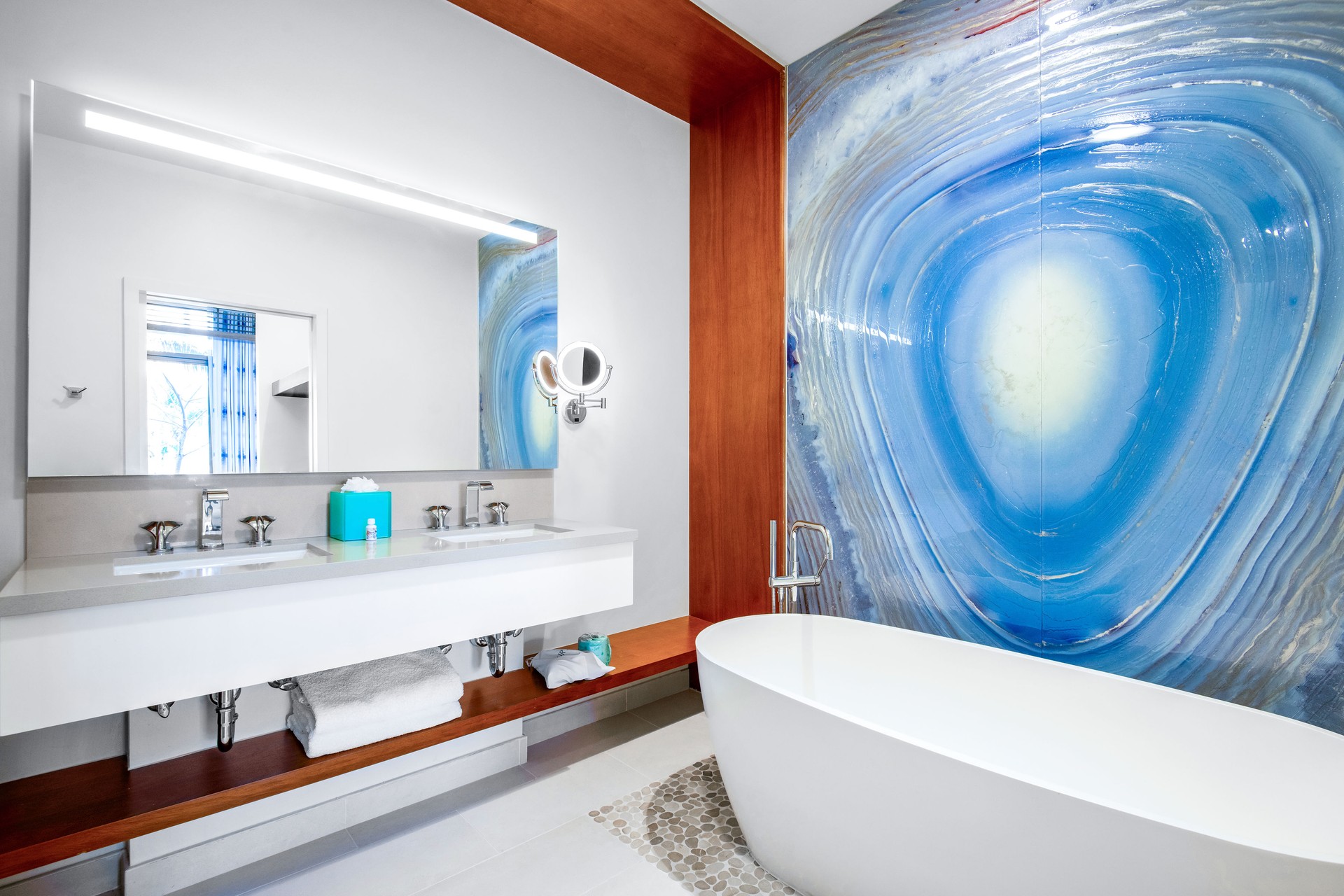 241112-MVNassauBeachResort-OPH-9128.jpg Clean, contemporary bathroom with bathtub and vanity area