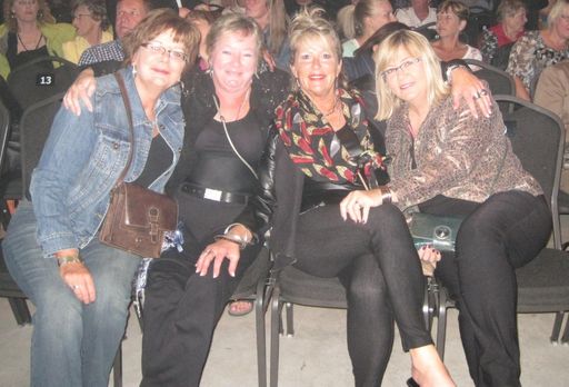 Fan Club Member Deb - 4 crazy girls from Otterville!!!! 