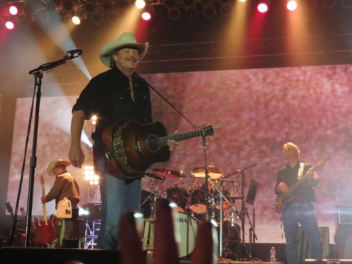 Check out that smile! Great shot from Erin at the Durant,OK show 