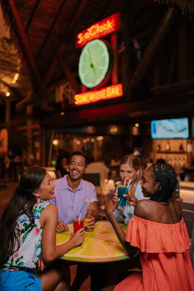 5 o'Clock Somewhere Aruba 5 o'Clock Somewhere Aruba customers enjoying the bar