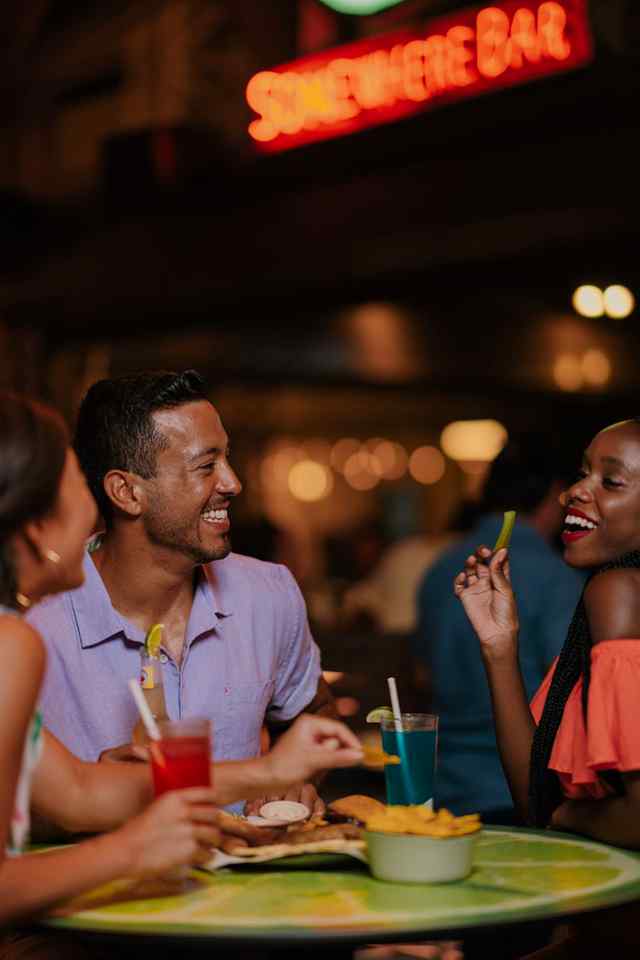 5 o'Clock Somewhere Aruba 5 o'Clock Somewhere Aruba customers enjoying the bar