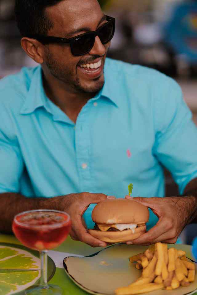 5 o'Clock Somewhere Aruba 5 o'Clock Somewhere Aruba customers enjoying the bar