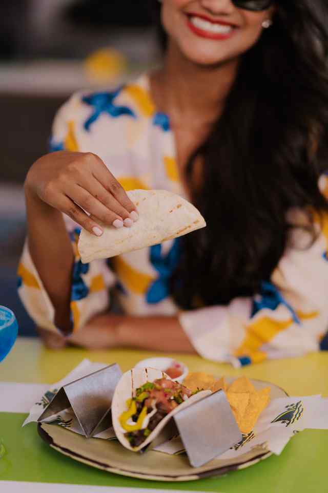 5 o'Clock Somewhere Aruba 5 o'Clock Somewhere Aruba customers enjoying the bar