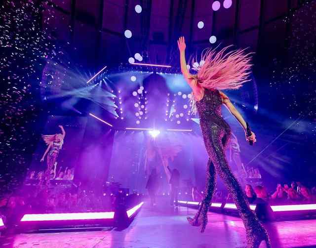 Kelsea Ballerini- Live On Tour