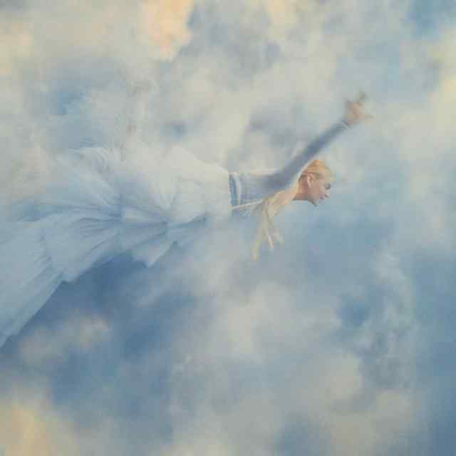 Kelsea Ballerini Releases Dreamy, Rom-Com Inspired Video for “Heartfirst”