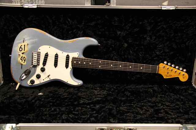 Crossroads Fender with case Crossroads Fender with case