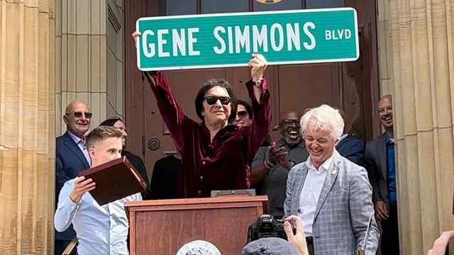 KISS’ Gene Simmons Honored With Niagara Falls Key To The City & Street Naming