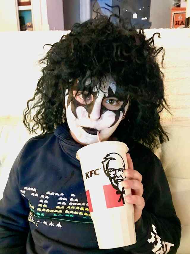Trying out KISS FAN CHICKEN 