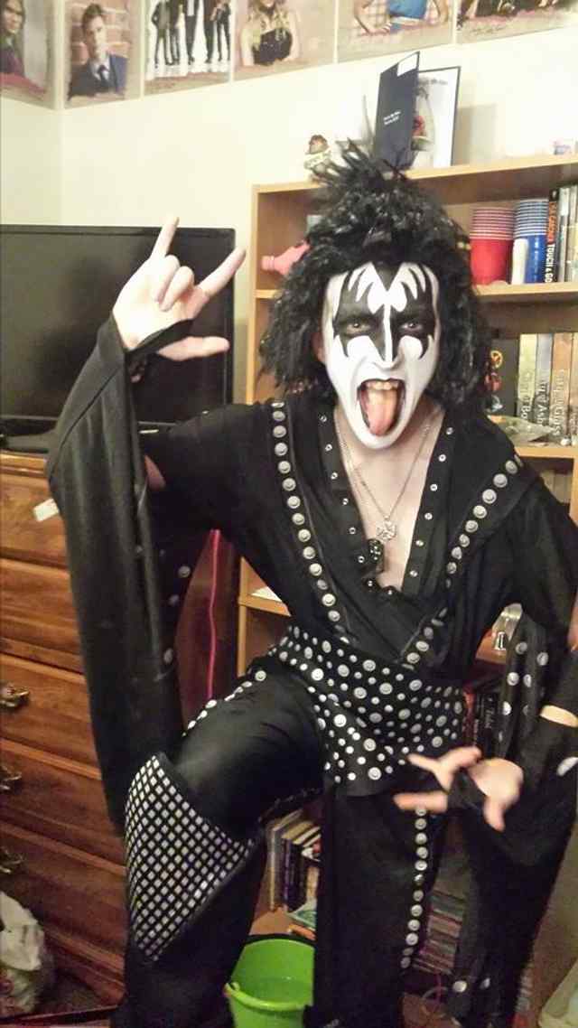 Me at halloweentime as the demon ,,/ 