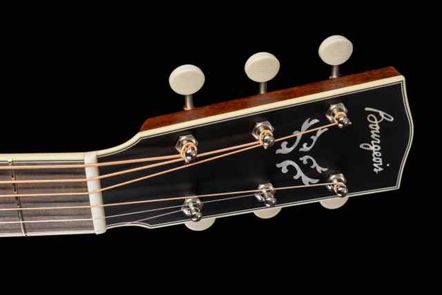 Bourgeois_Guitar_STLB_TS_LE_CU_Headstock_00005.jpg Bourgeois_Guitar_STLB_TS_LE_CU_Headstock_00005.jpg