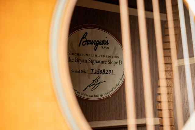 Bourgeois_Guitar_STLB_TS_LE_CU_Label_00001.jpg Bourgeois_Guitar_STLB_TS_LE_CU_Label_00001.jpg