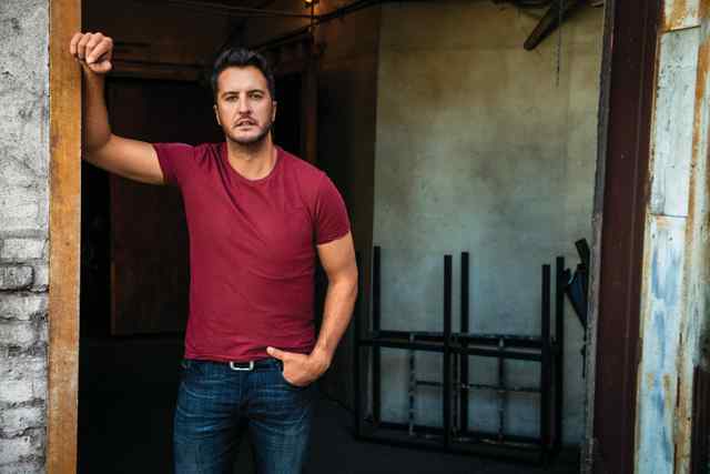 Luke Bryan Adds Special Guests to FARM TOUR